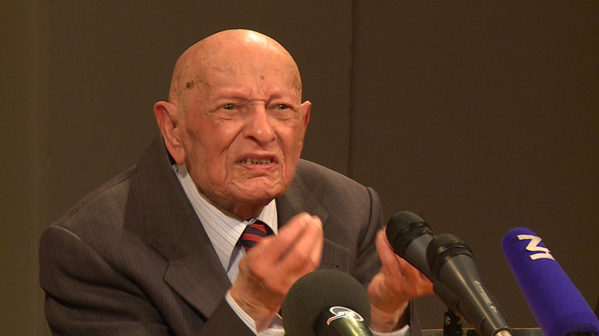 BG-ANTIFASISTI SOT-2200-211015-NBR-01(20151021-212918537).mxf.Still001