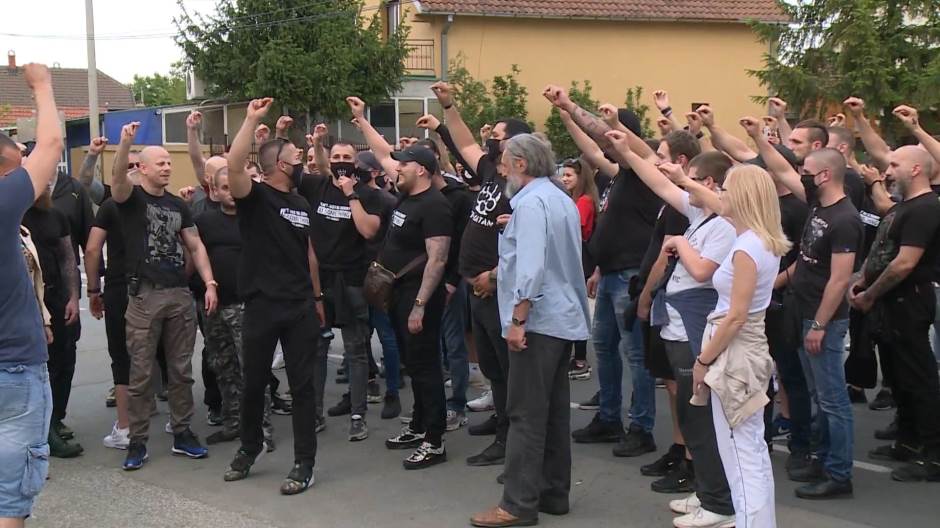 bg-live 4-1825-130520.18_43_20_20.Still007