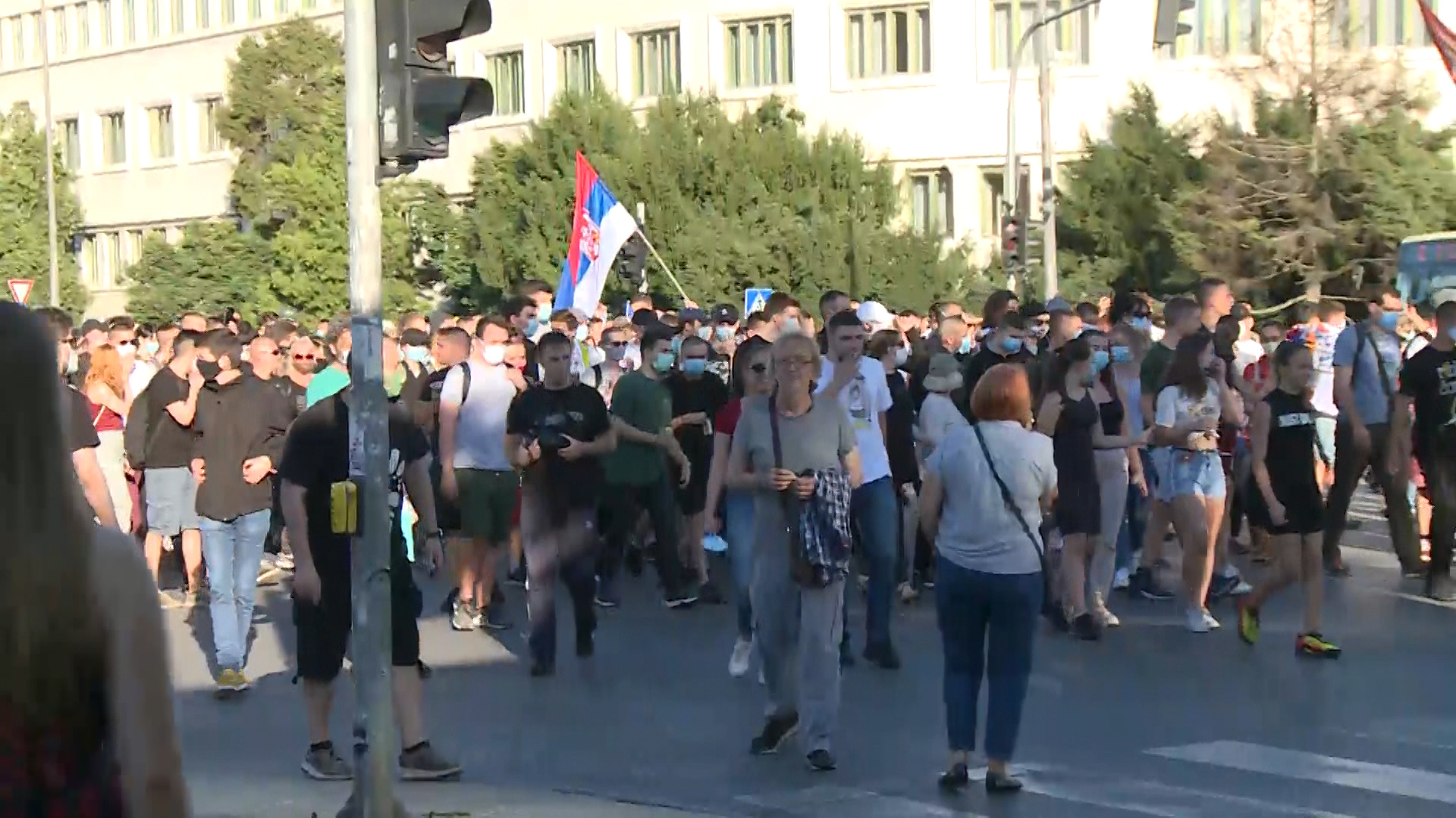 bg-live u-protesti-1840-080720-nmk-wmt.18_41_20_07.Still001