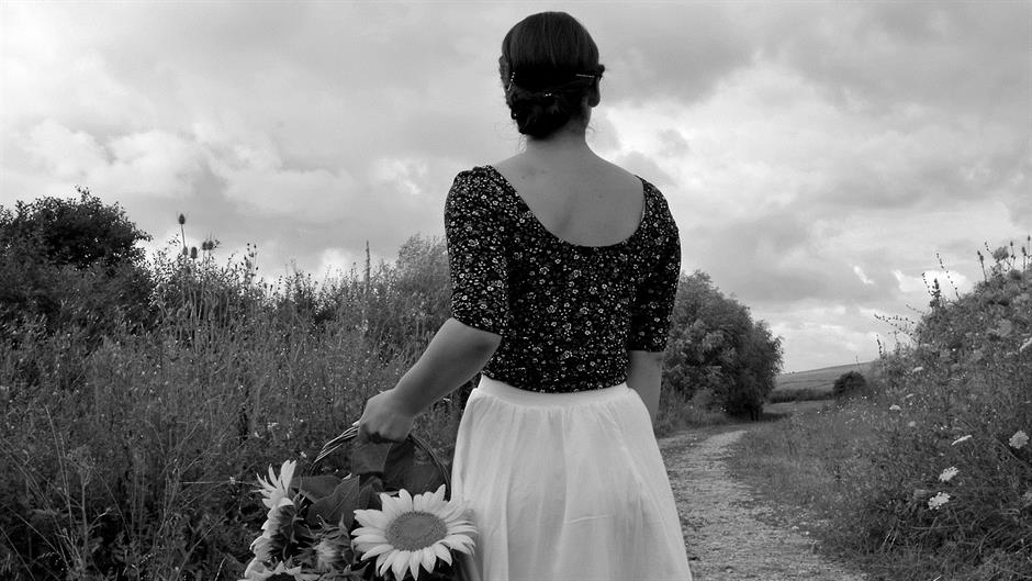 black-and-white-1526025_1280