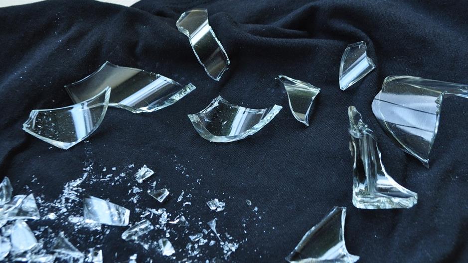 broken-glass-1818067_1280