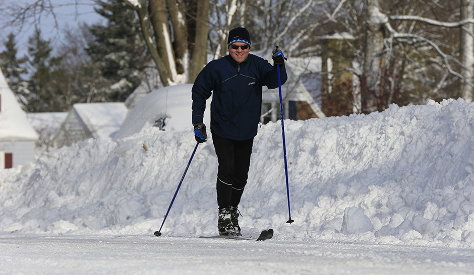 TANJUG/AP/The Buffalo News, Harry Scull Jr.