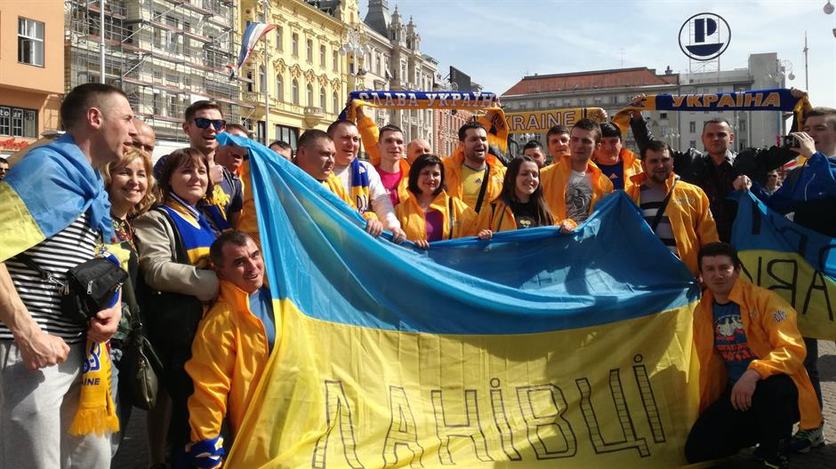 C7rPVjoW0AQ7HlM.jpg large