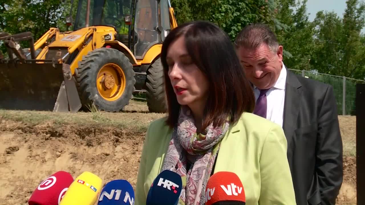 Čačić se ispričao jer je radio grimase dok je govorila ministrica Divjak