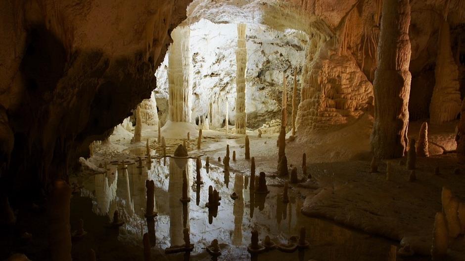 cave-2703778_960_720