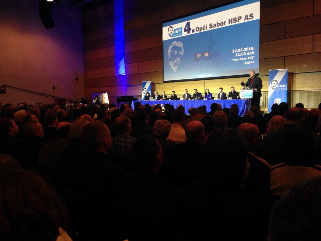 CdV3rAEXIAERMCm.jpg large