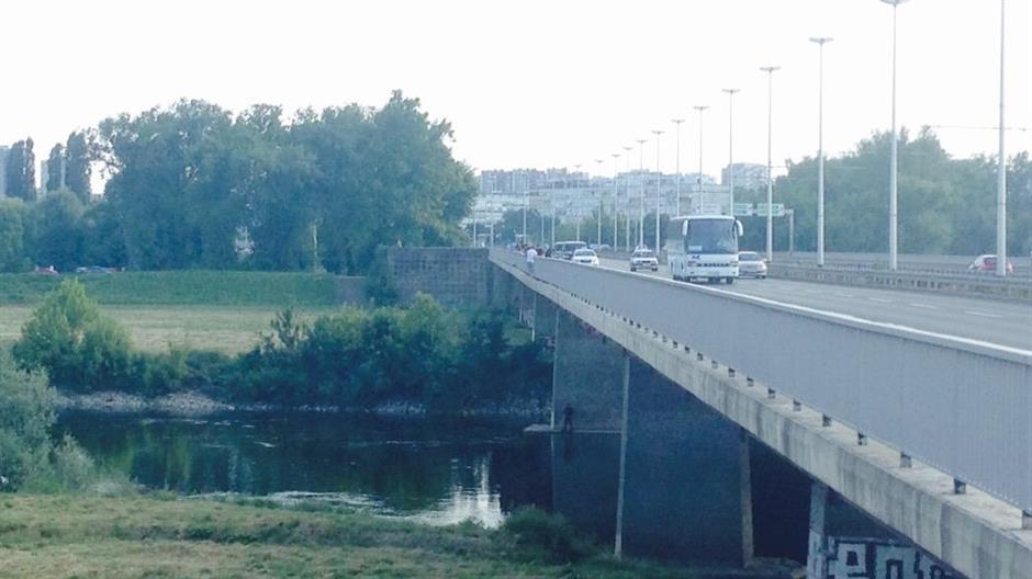 CG_T5zgXAAA4Mip.jpg large