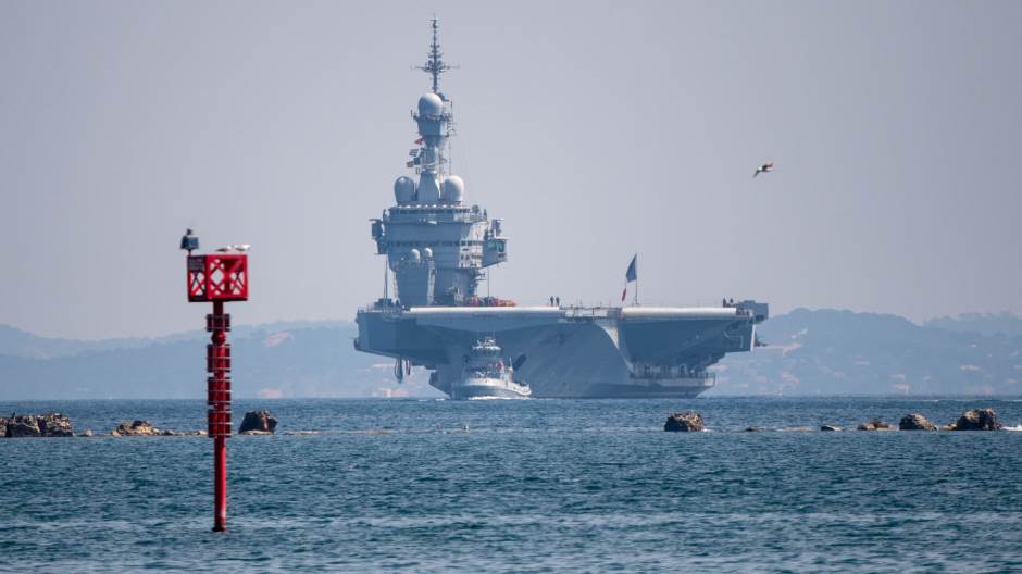 nosač aviona, vojni brod