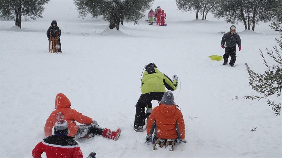 children-on-snow-869526_960_720