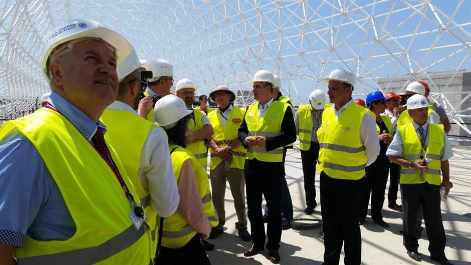 CKhCAooWIAA-bDm.jpg large