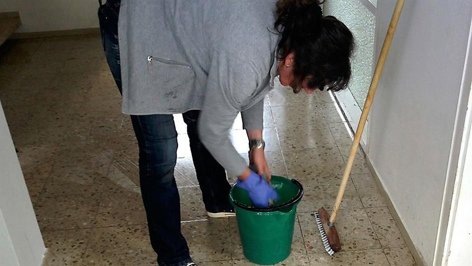 cleaning-lady-258520_1920