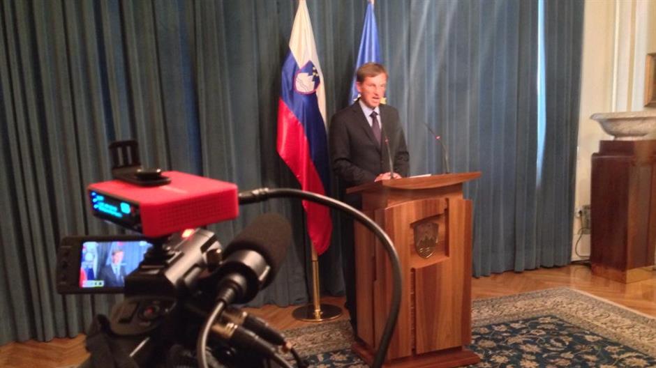 CMSe8r_WoAQFyqK.jpg large