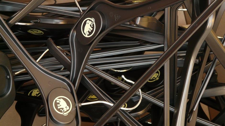 coat-hanger-60337_1280