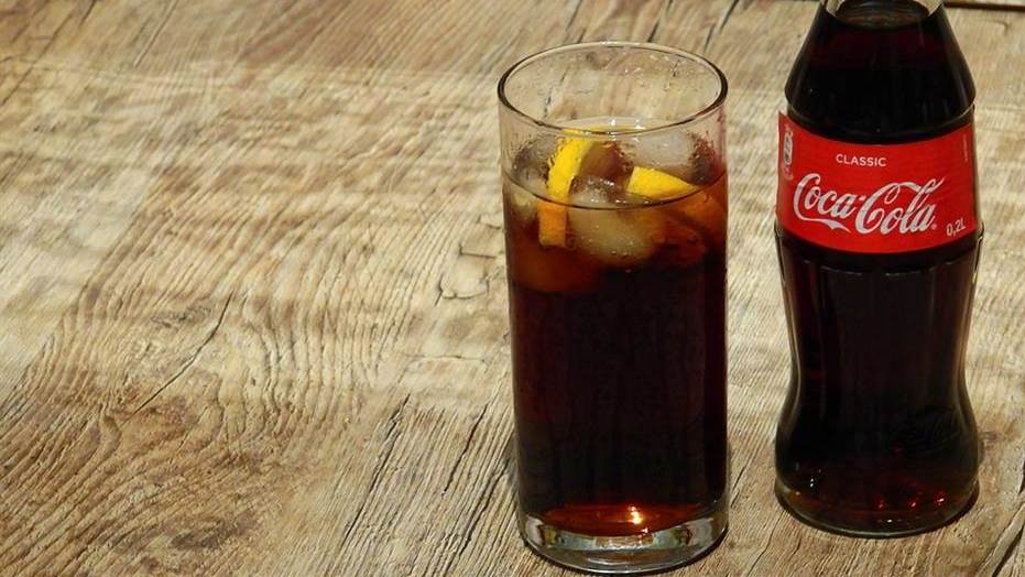 coca-cola-2099000_960_720