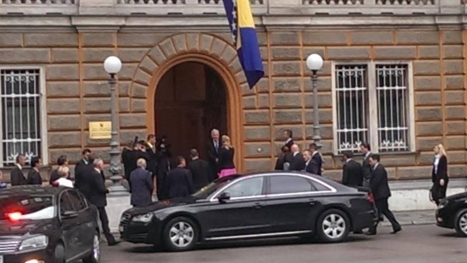 COiiKEGWEAACv3E.jpg large