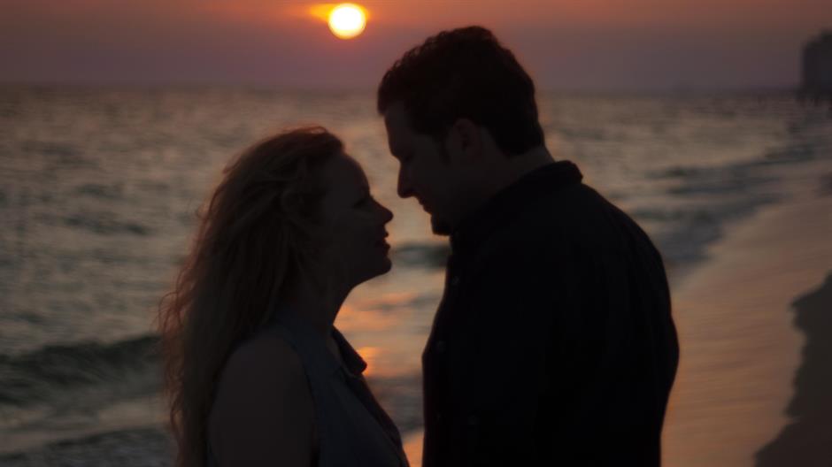 couple on the beach silhouette