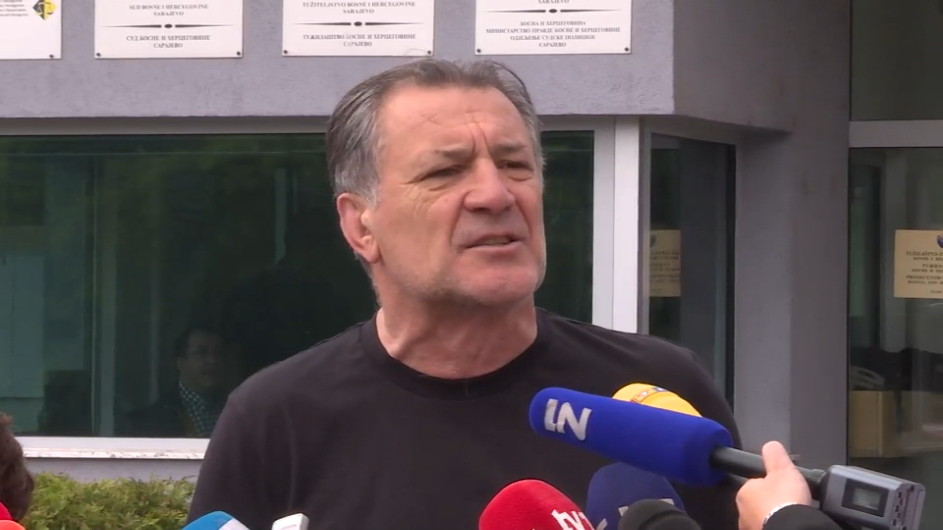 CR2_15_06_2018_12-20-52-20.00_10_28_03.Still002