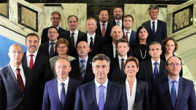 CvJ4xcyWAAEKNEa.jpg large