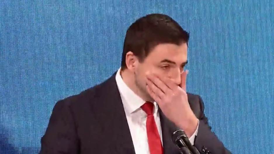 Davor Bernardić plače