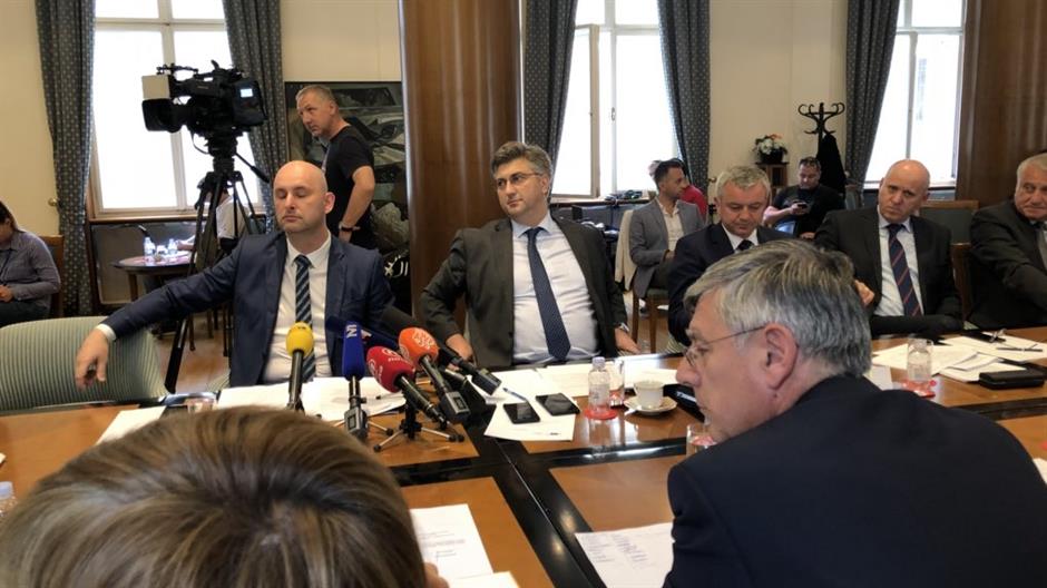 Dd4kWKHVMAMHjn0.jpg large