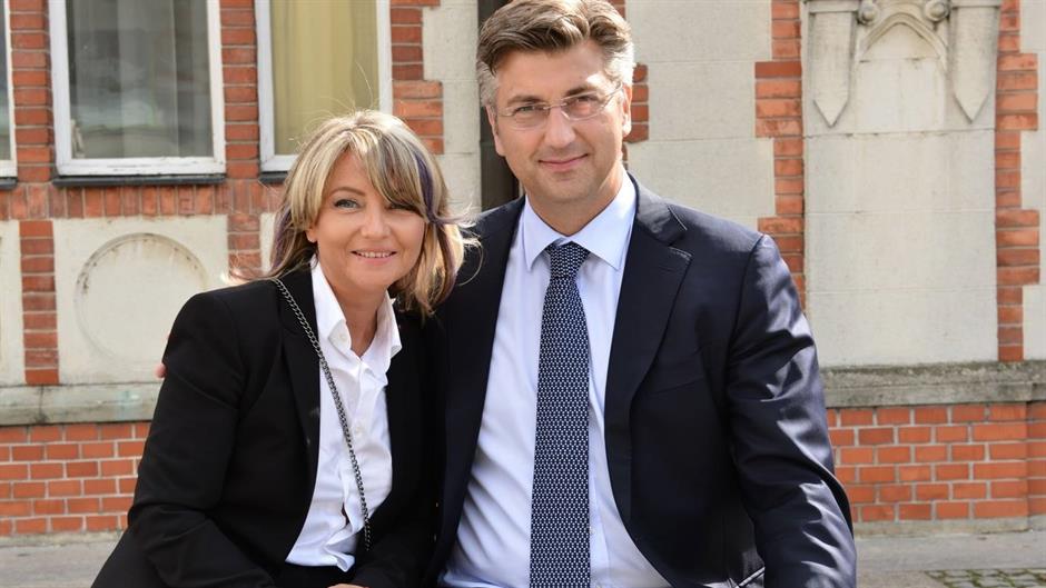 Dd9xdzbVwAAeB_H.jpg large