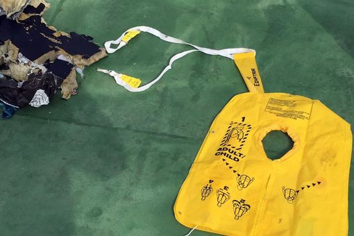 Debris-of-the-Egyptair-crash 3