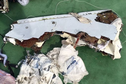 Debris-of-the-Egyptair-crash 4