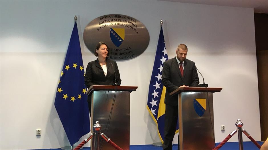 Dg2Iq_dWkAEtWin.jpg large