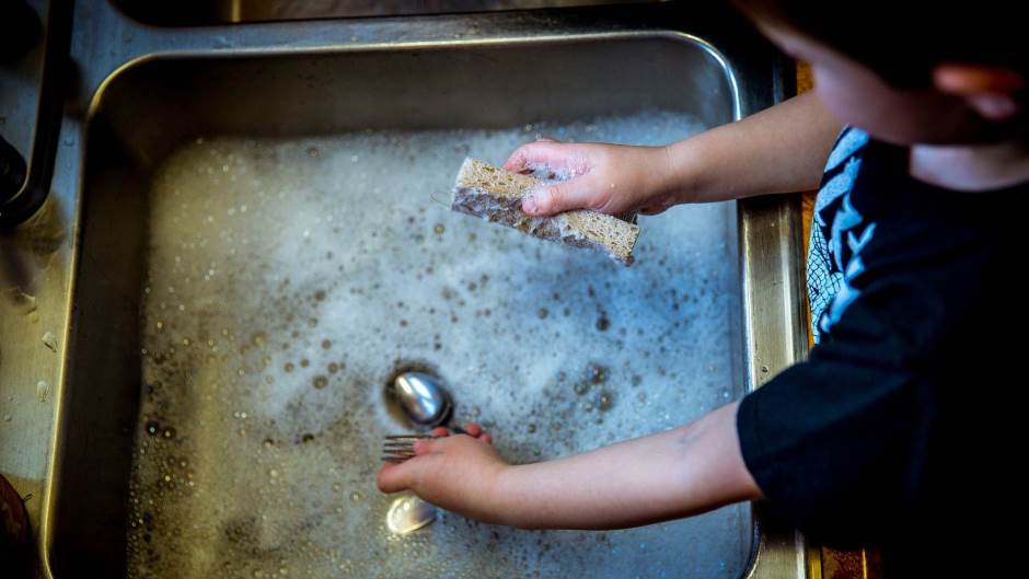 dijete, kućanski poslovi