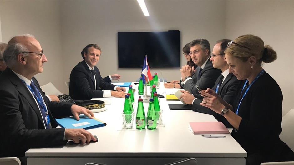 DK5iaEEW4AA_R-e.jpg large