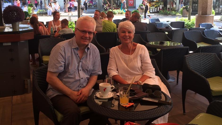 DkexqilWsAAeHzG.jpg large