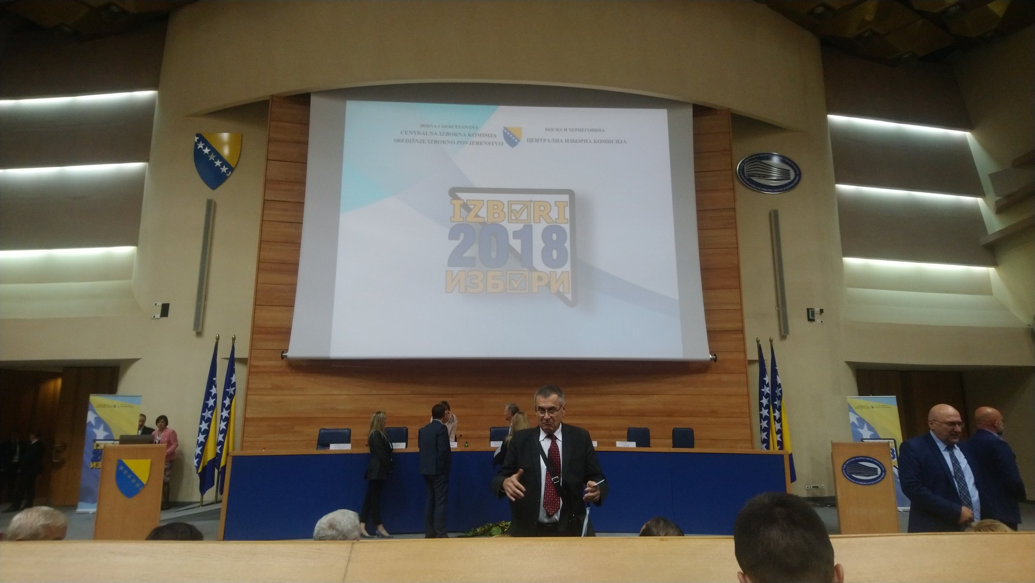 Do7_ykBX0AIy28i.jpg large