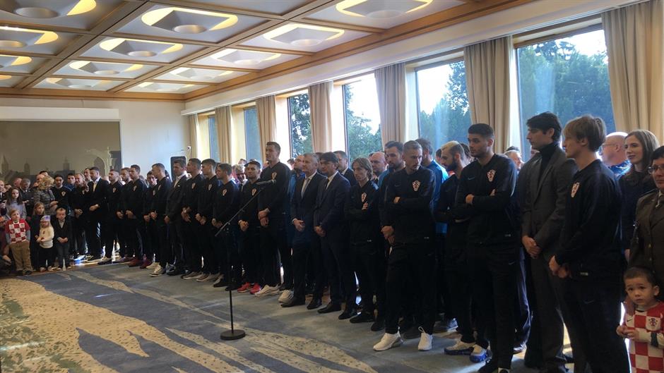 Dr3_krbWwAA4rvA.jpg large