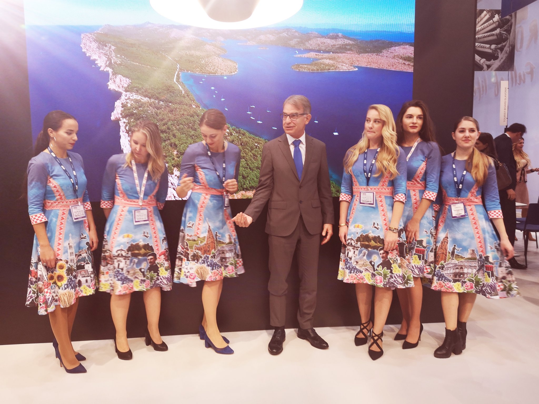 DrPdDr9WwAA31Bu.jpg large