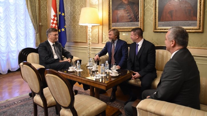 DsYRHkUX4AA3fA4.jpg large