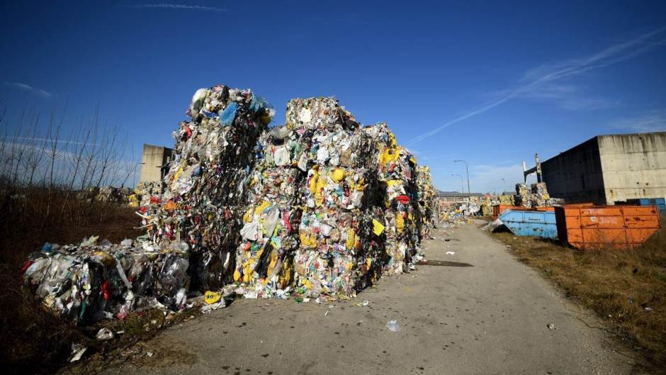 e kolektor reciklažno dvorište plastika