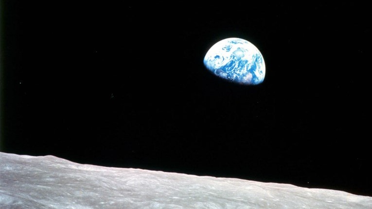 earthrise1200pxnasa