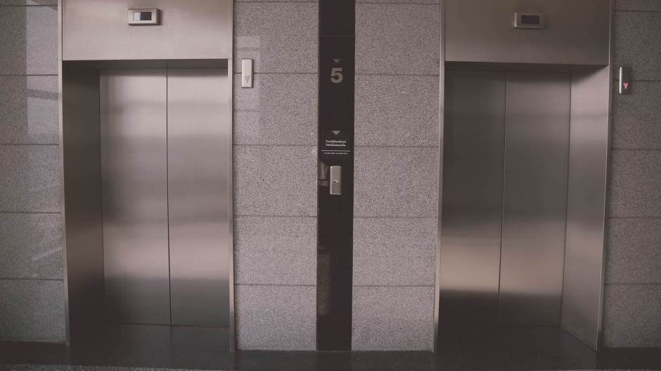 elevator-939515_1920