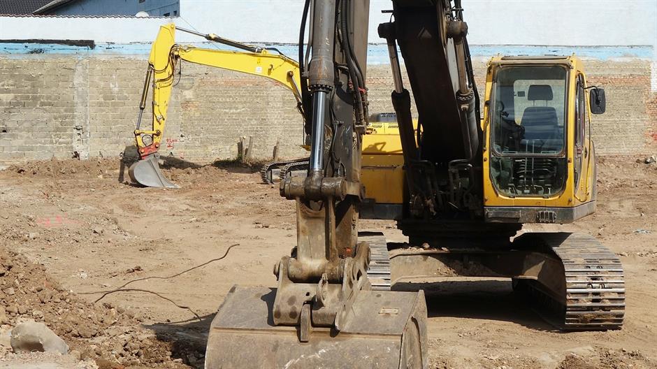 excavators-499778_1920