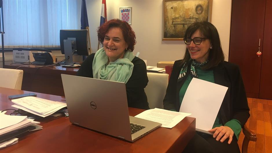 Foto- Ministrica Divjak i pomocnica Kralj