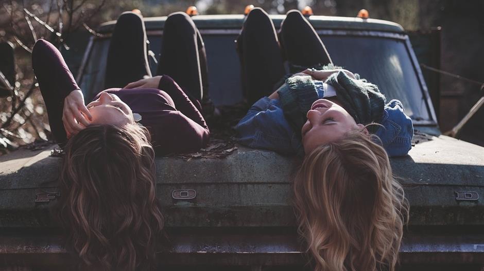 girls-1209321_960_720