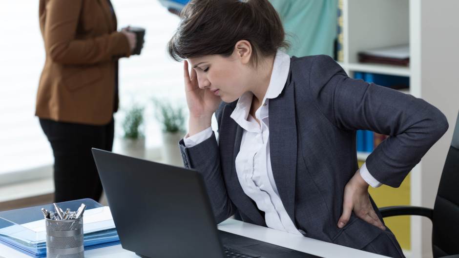 Glavobolja, bol u leđima, umor, posao, žena na poslu, depresija