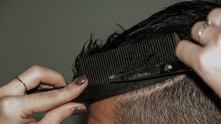 hairdresser-1179534_1920