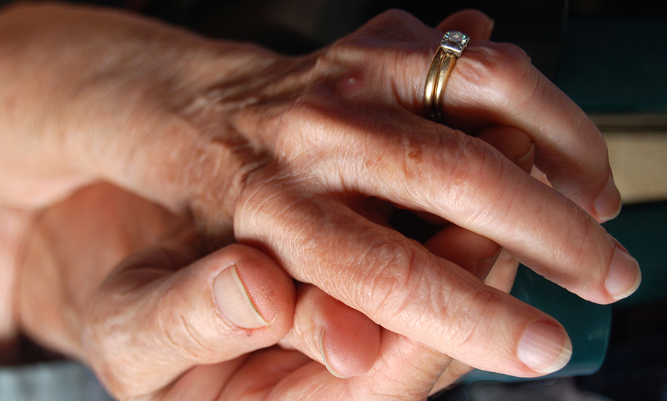 hands-1310277-1600x2000