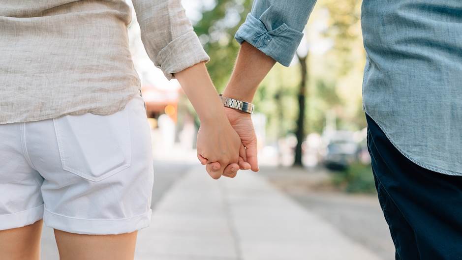 holding-hands-1149411_960_720