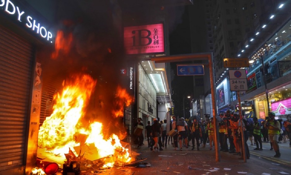Hong_Kong_devastacija_protesti_Xinhua