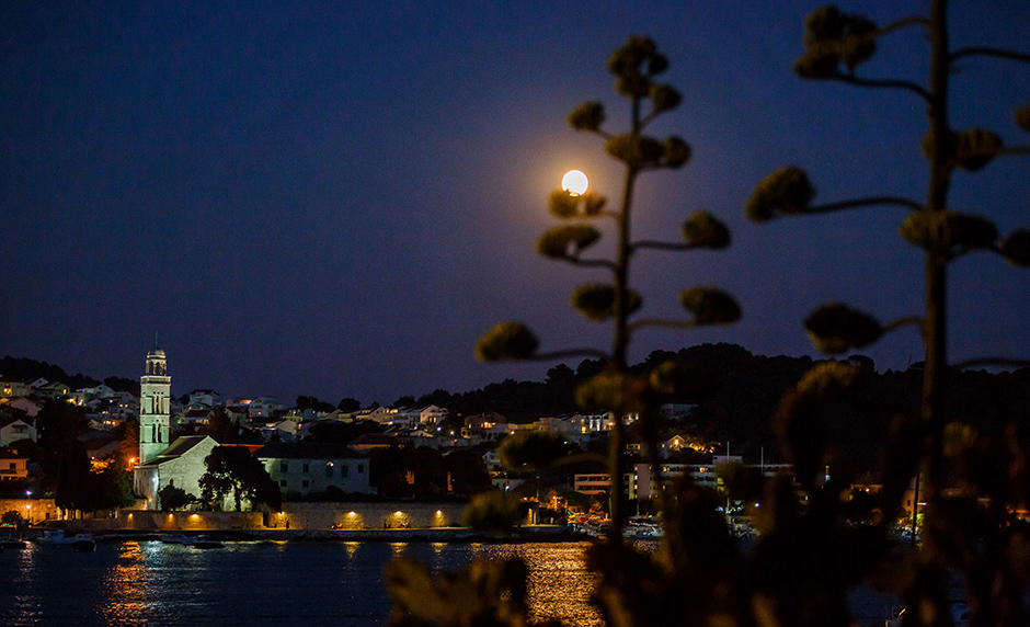 hvar_mjesecina1-020715