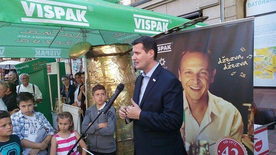 image-1405676e0bace67013dae535abbe792595087b25d5289699dab1c9ff5bee8e77-V