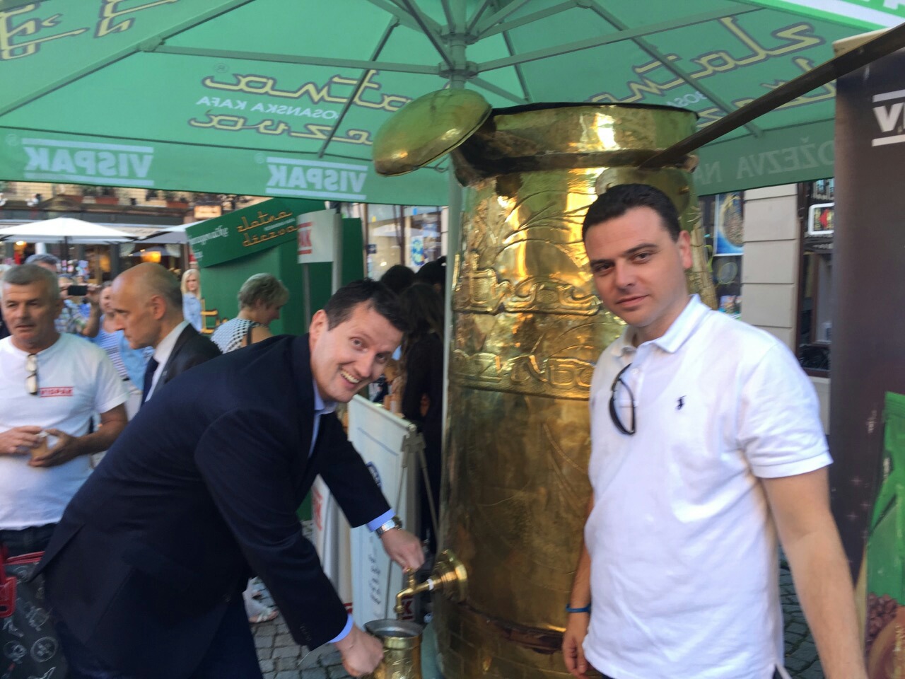 image-92c229f9d649bed2d44eeb9b293a3863bbcdbf9bd72ff44bde5bbd2cc161a818-V