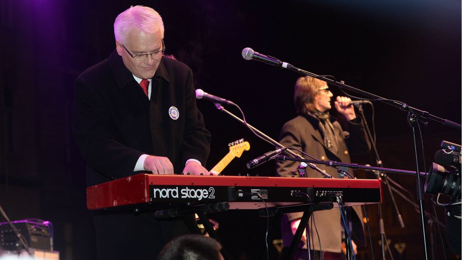 ivo_josipovic_svira_cropix_GoranMehkek